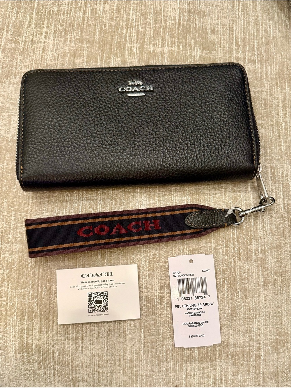 NWT COACH Black Pebbled Leather Zip Around Wallet with Wrist Strap